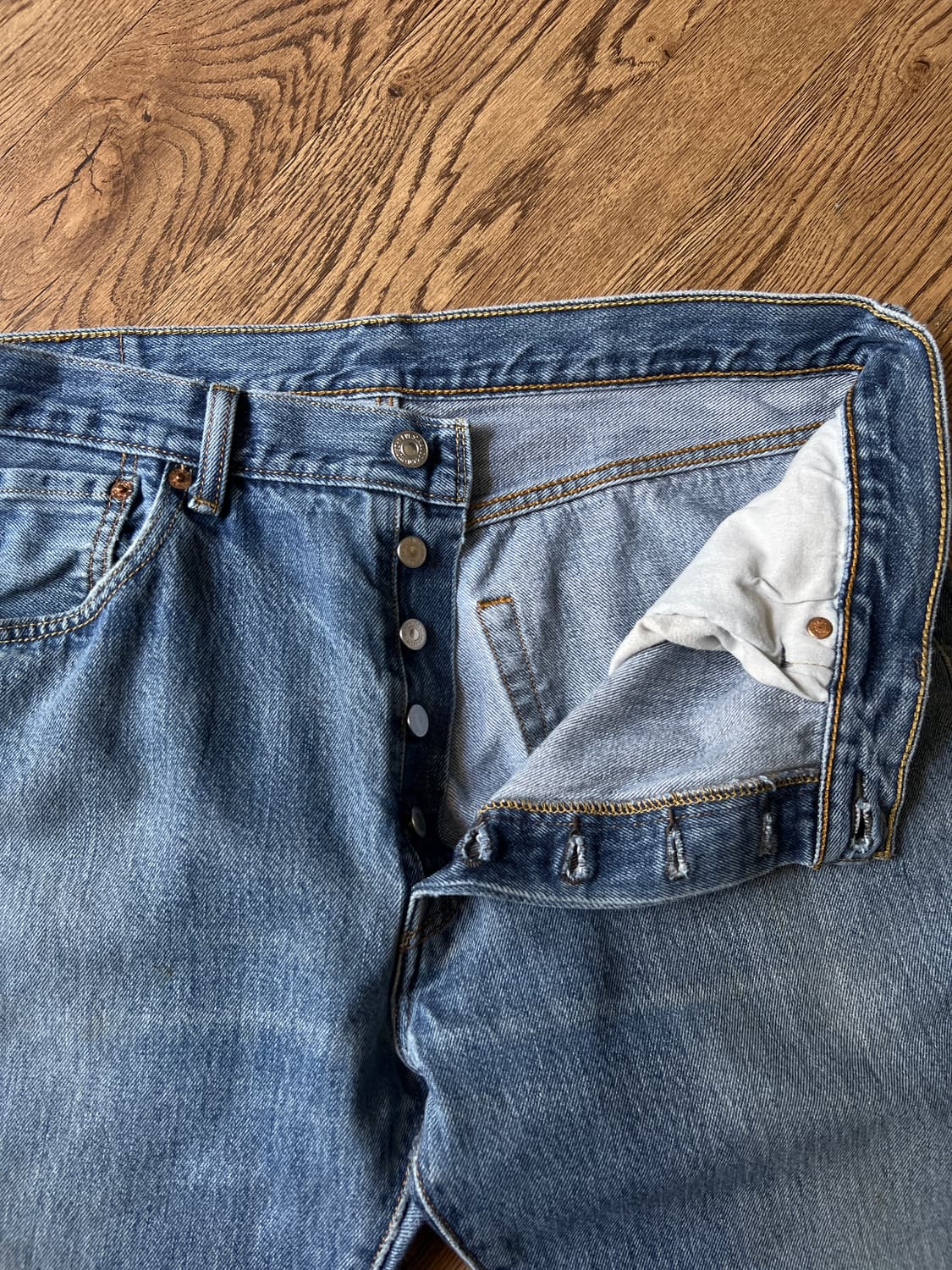 [35]리바이스 501 더티워싱 스트레이트 데님 팬츠 상품이미지3