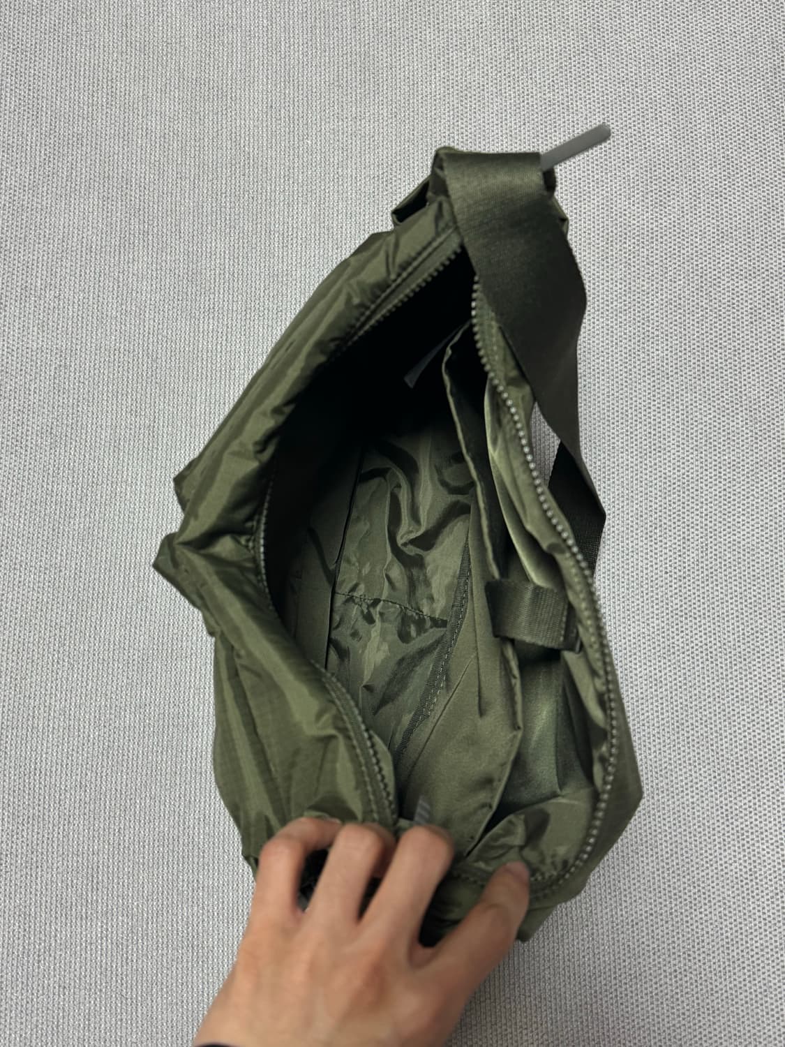 유니클로 멀티 포켓 숄더백 카키(유니포터) 상품이미지3