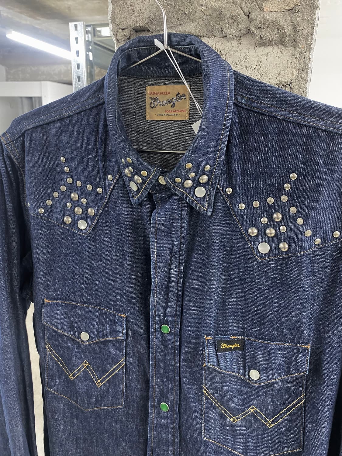 토가 풀라 x 랭글러 웨스턴 스터드 데님 셔츠 상품이미지2
