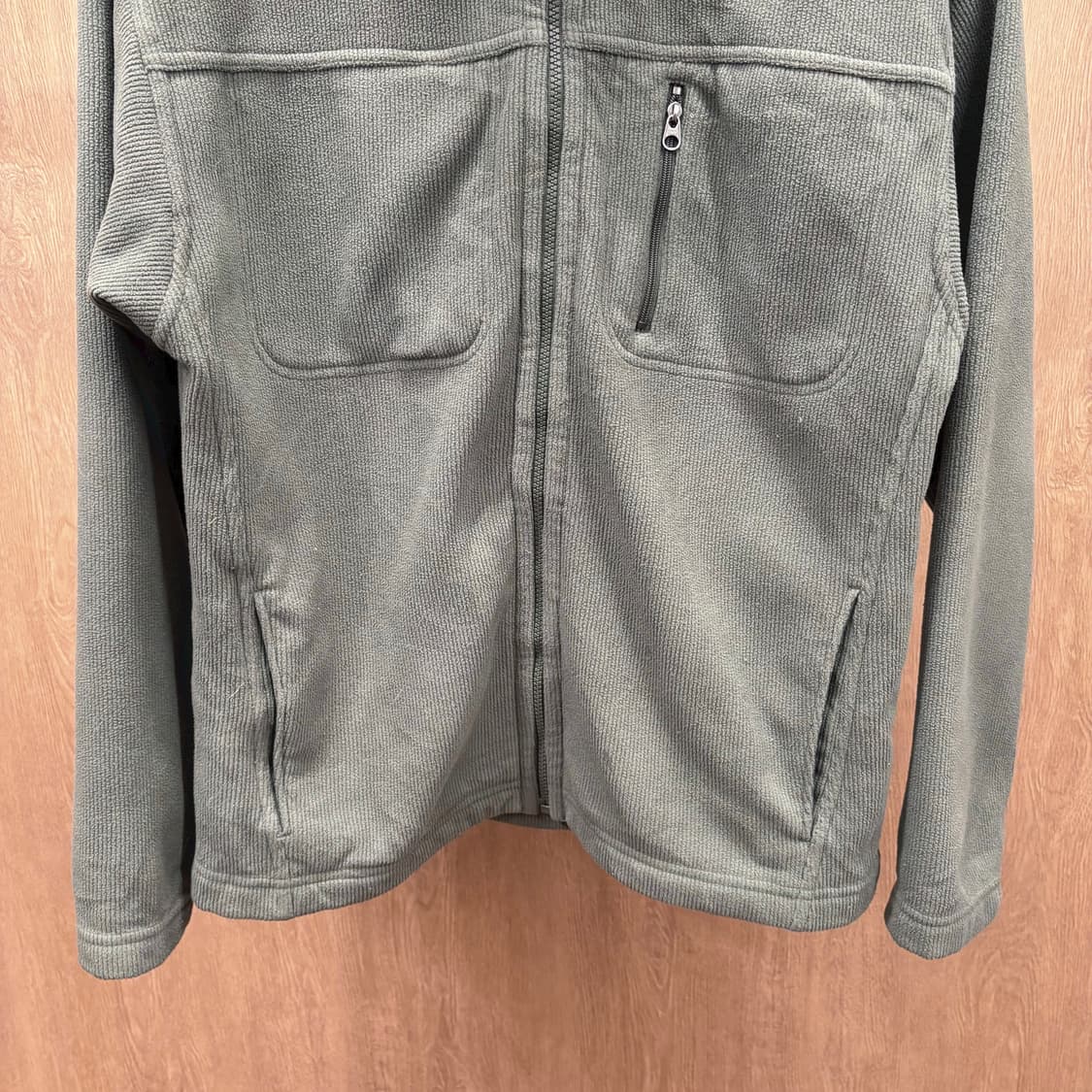 파타고니아 하이넥 신칠라 플리스 집업 지퍼 포켓 디테일 레귤러핏 카키 상품이미지5