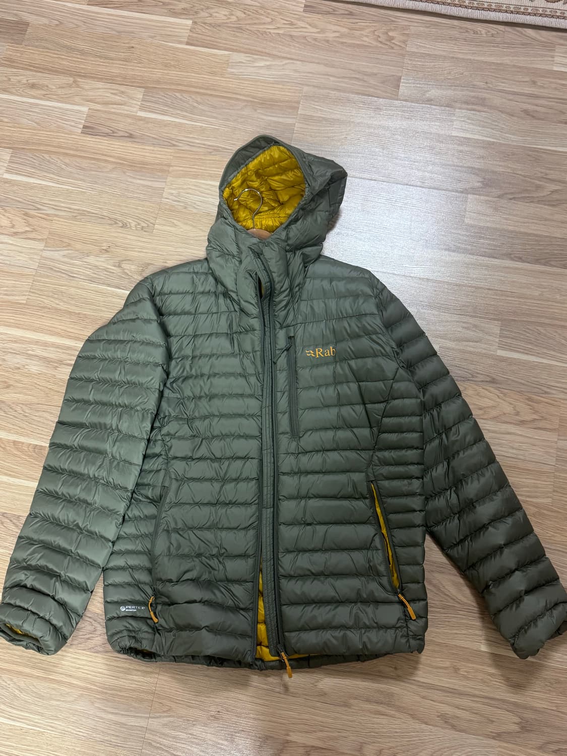Rab 알파인 패딩 카키 판매합니다 상품이미지1