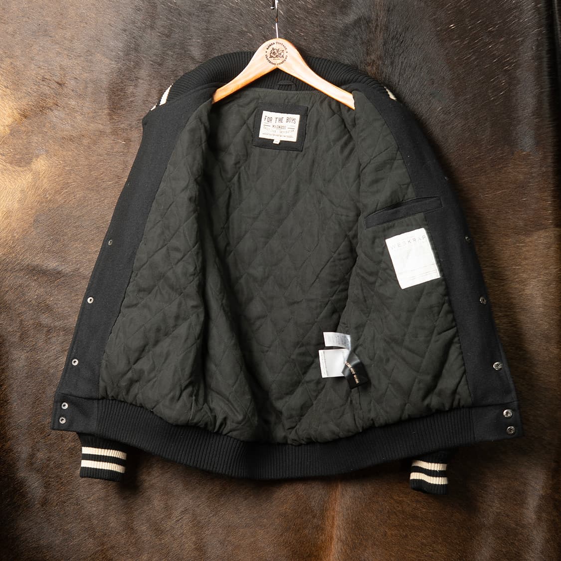 [M] 더 매드니스 KOSTRA 체인스티치 스타디움 자켓 블랙  상품이미지8