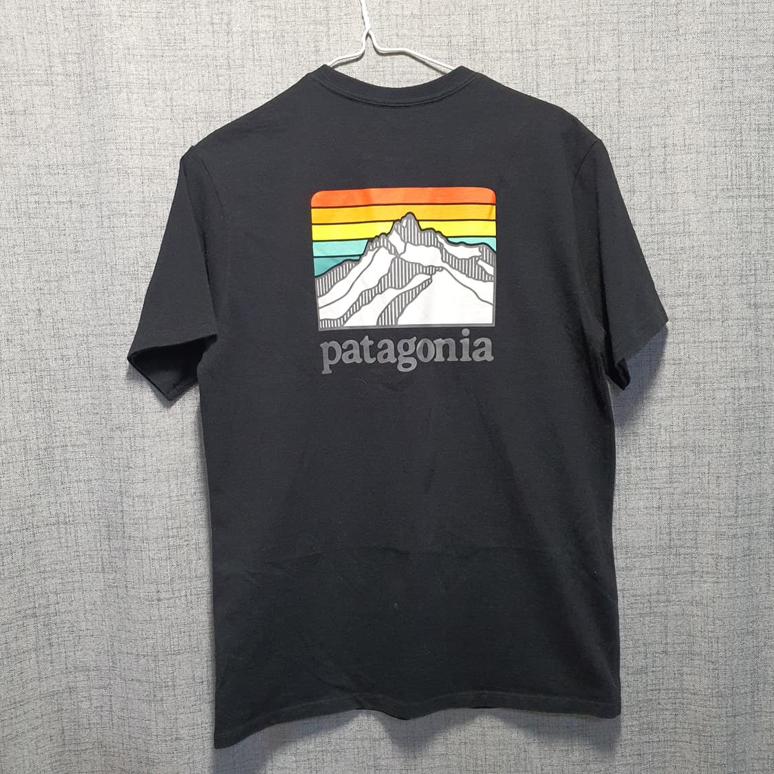 파타고니아 레귤러핏 포켓 반팔 티셔츠 블랙  상품이미지2