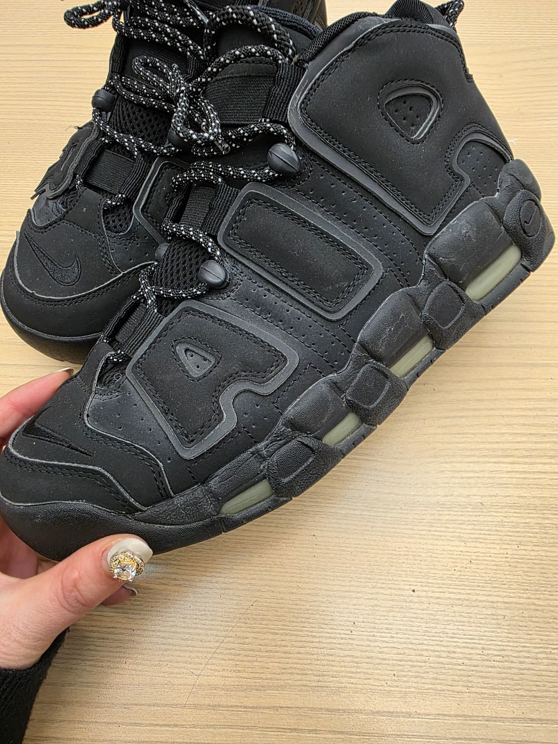 나이키 에어 업템포 트리플 블랙 275 상품이미지1