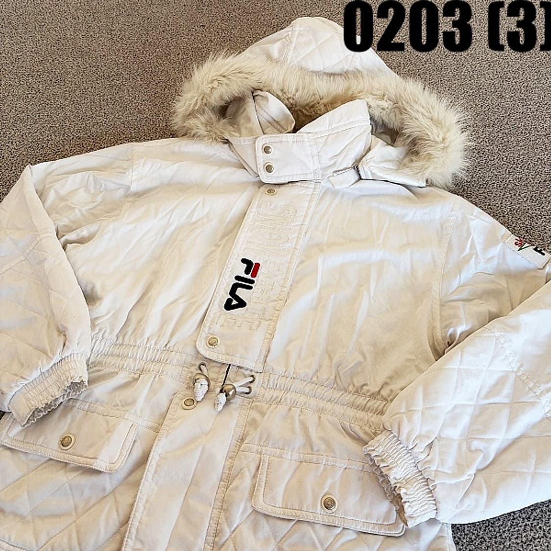 [100] 휠라 올드스쿨 화이트 후드 퍼 패딩 점퍼 상품이미지2