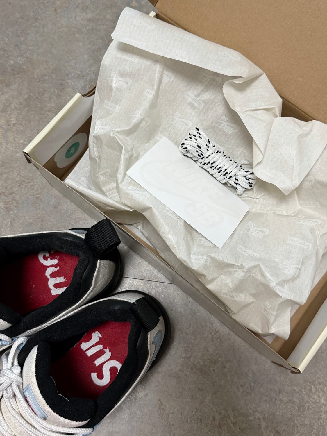 나이키 x 슈프림 sb 다윈 로우 화이트 245 상품이미지6