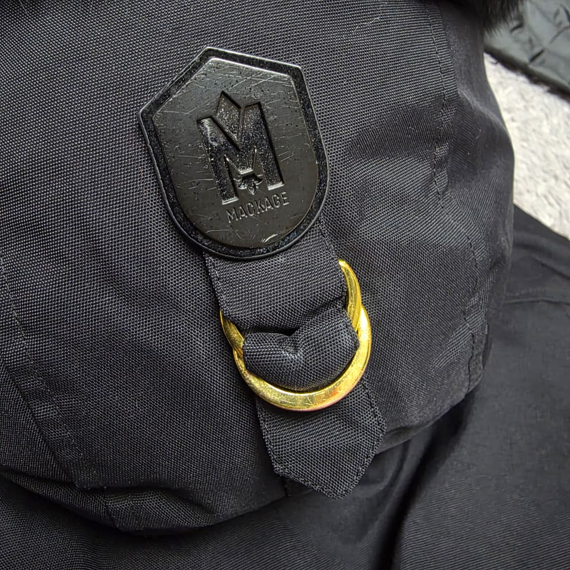 {클로젯}[36][22~23F/w]맥케이지 딕슨 블랙 금장 숏 다운 패딩 상품이미지8