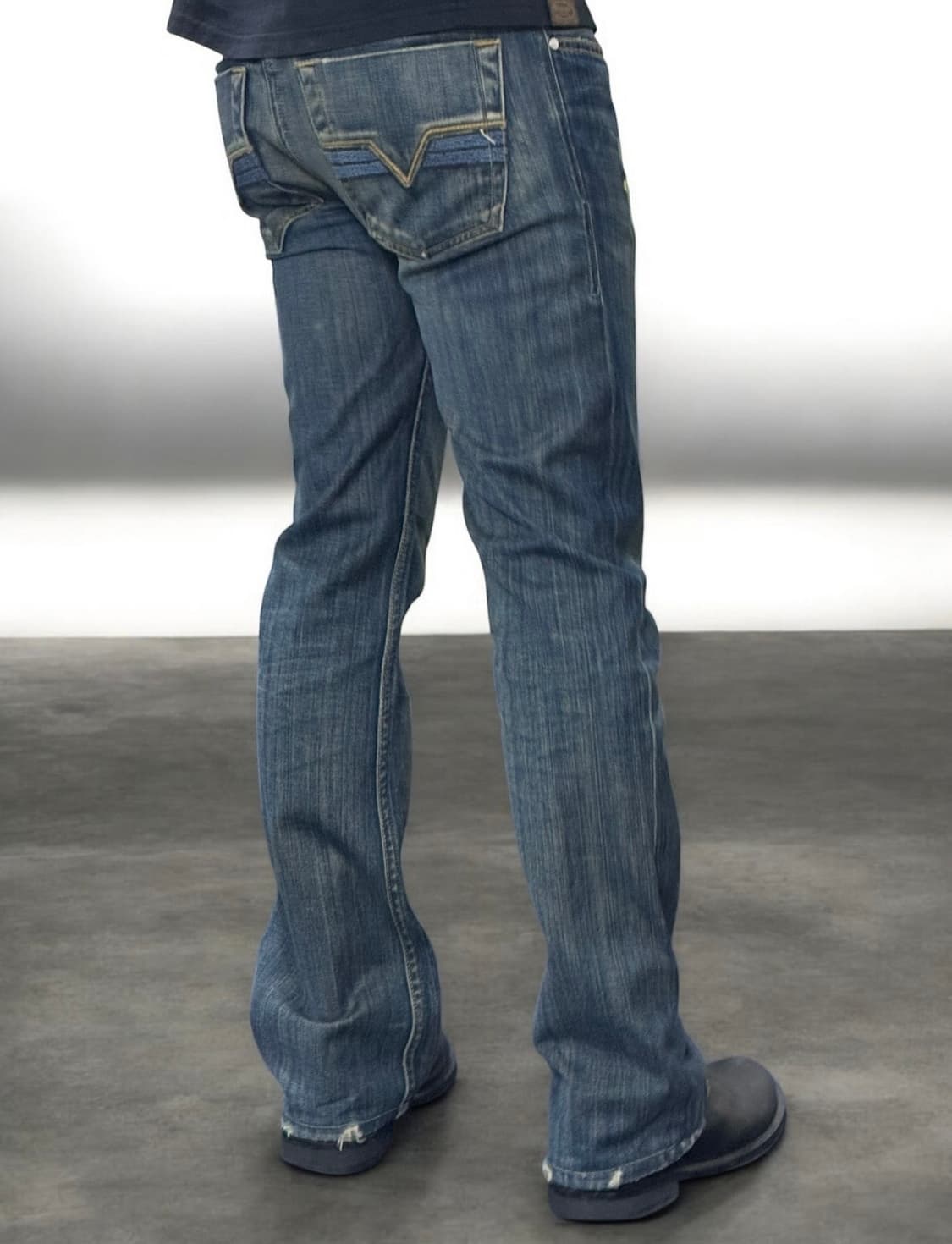 디젤 자티니 플레어 스크래치 워싱 세미 부츠컷 데님팬츠 상품이미지2