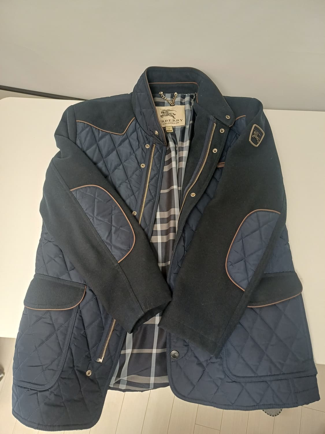 버버리(Burberry) 노바체크 안감 다이아몬드 퀼팅자켓 상품이미지1