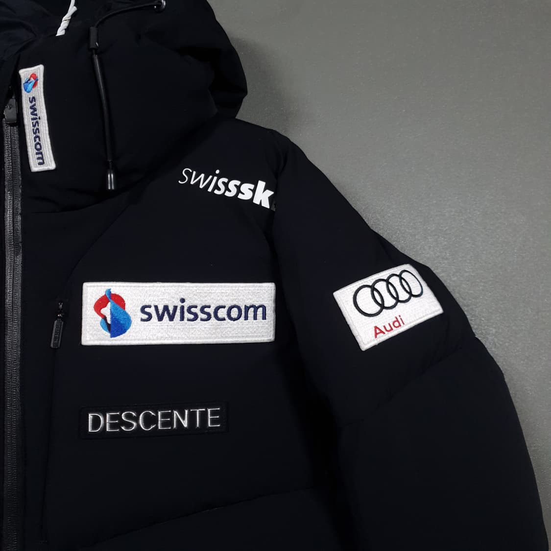 M (95) 데상트 스위스 스키 후드형 헤비 대장급 덕다운 자켓 블랙 상품이미지3