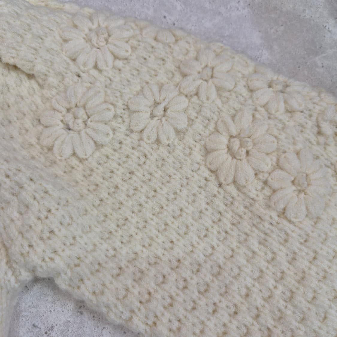 아이보리 입체 플라워 자수 도톰 니트 상품이미지9