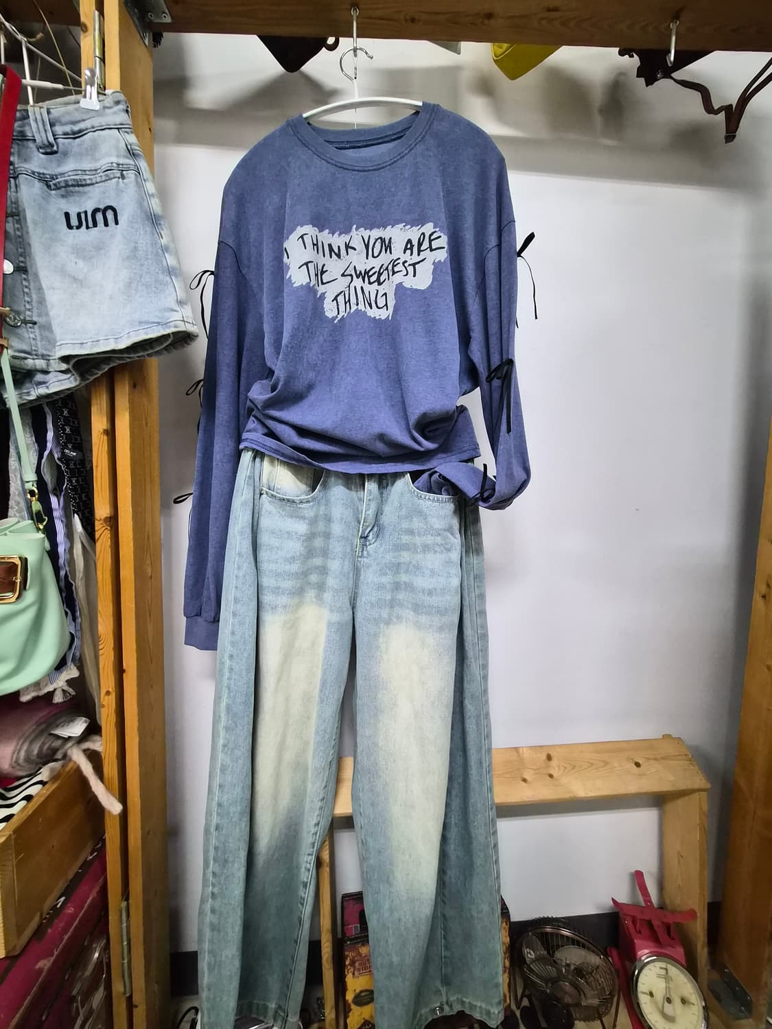 레터링 리본포인트 티. 세미 커브드 와이드 데님 상품이미지1