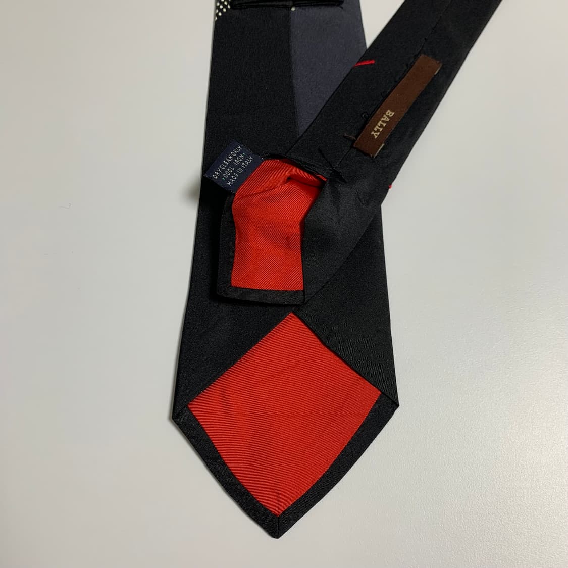발리(BALLY) 블랙 도트 스트라이프 100실크 명품넥타이 A+등급 상품이미지7