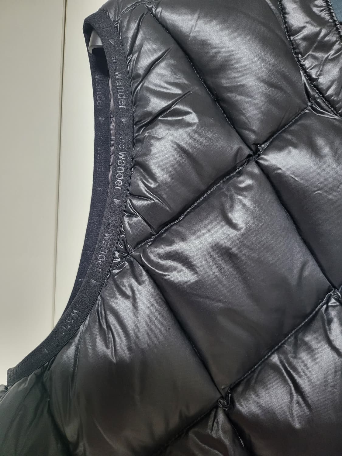 (새상품)and wander 앤드원더 다이아몬드 퀄팅 경량 다운 베스트 상품이미지3