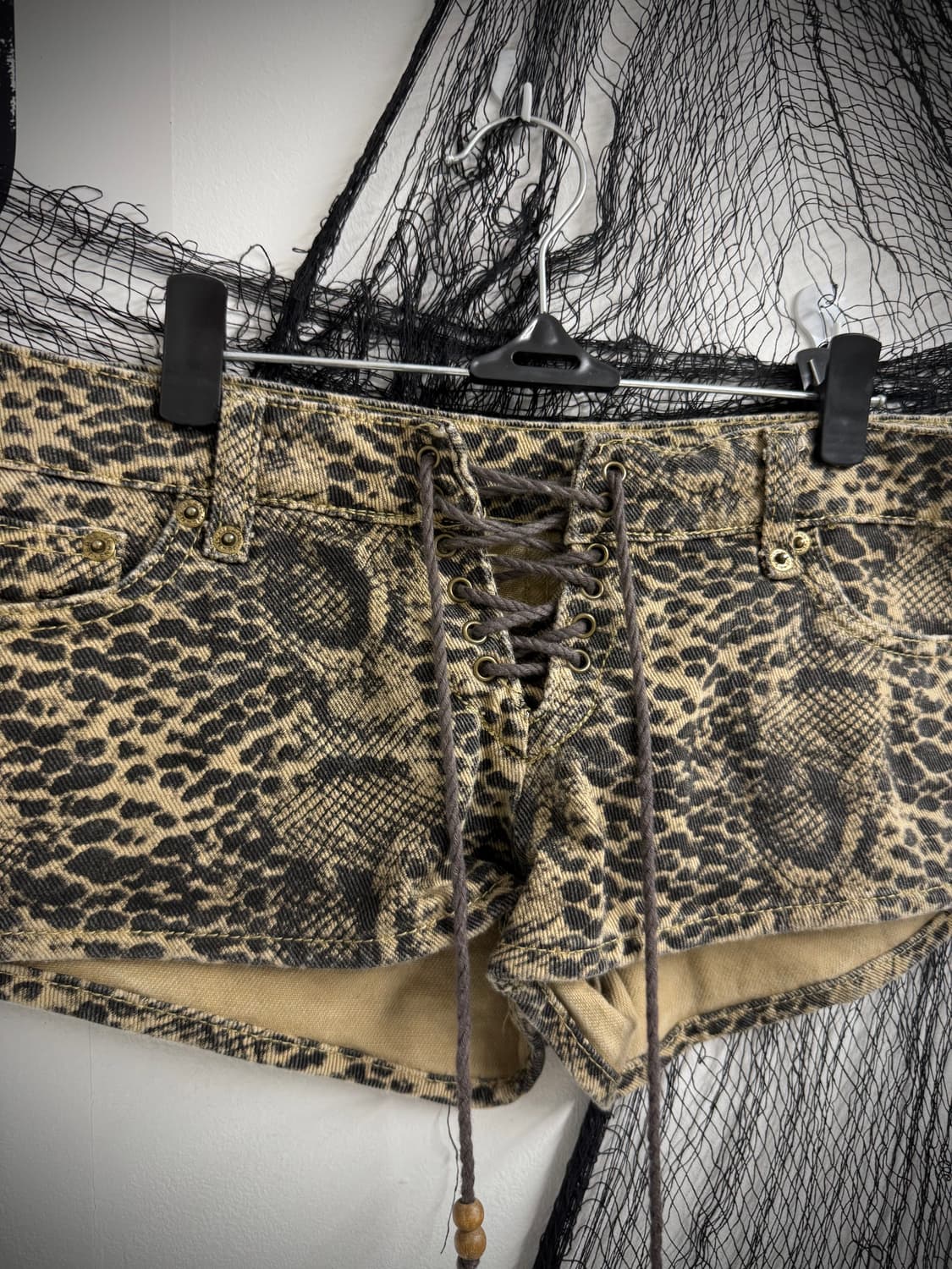 Snake pattern eyelet shorts 상품이미지3