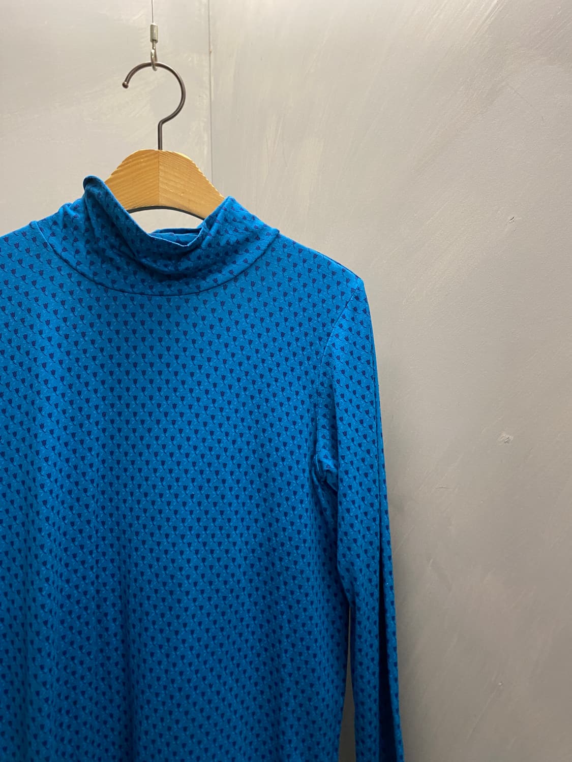 빈티지 플라워 패턴 폴라티  상품이미지4