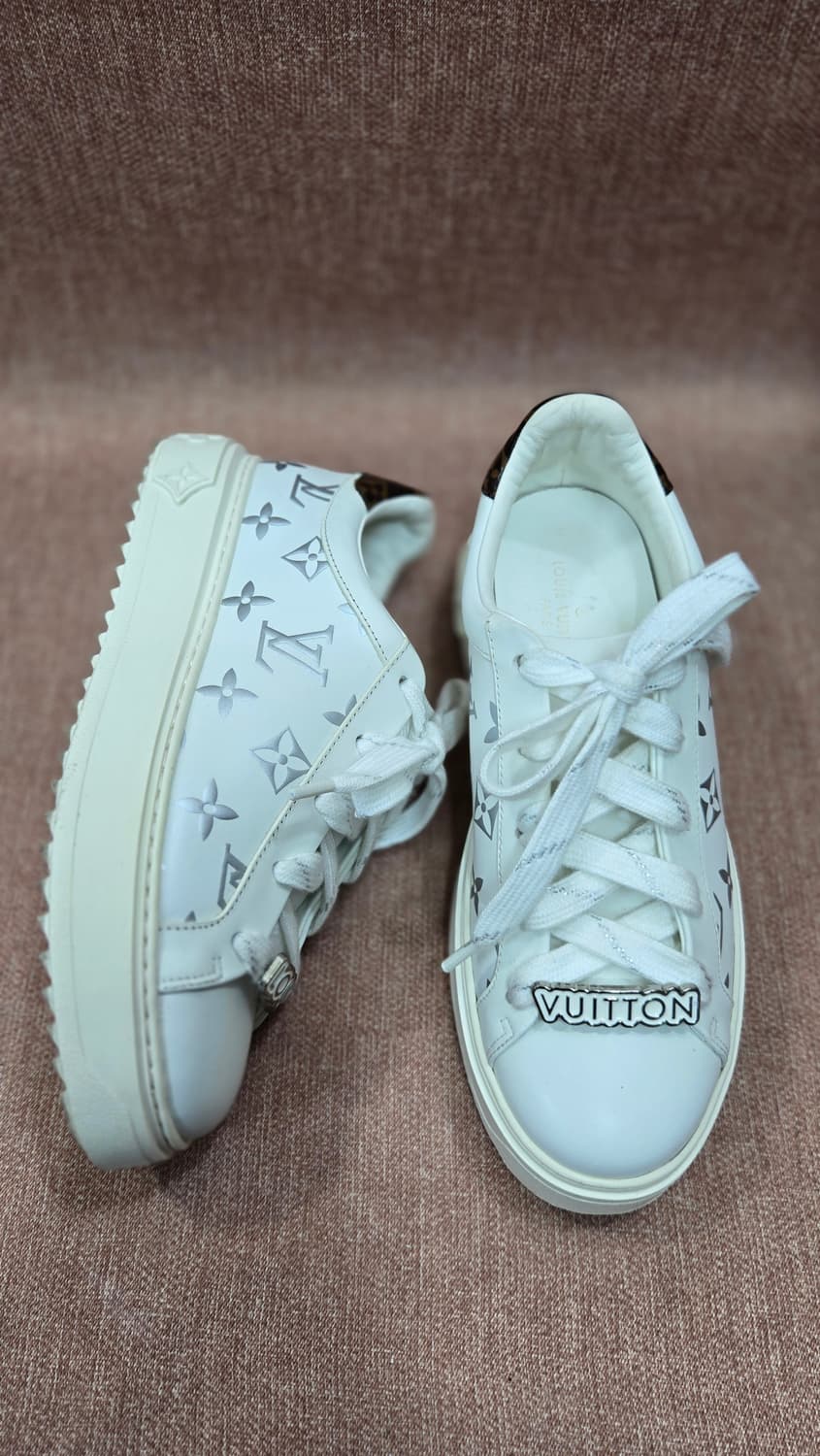 루이비통 정품  230mm- 일회착 타임아웃 이니셜 레더 스니커즈  상품이미지1