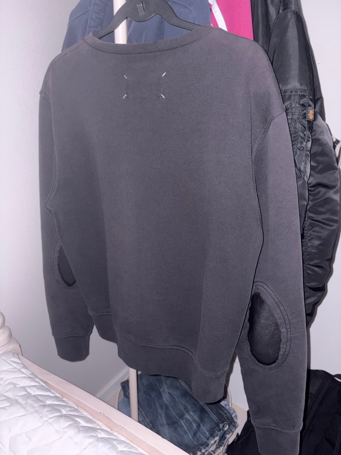 메종 마르지엘라 맨투맨 블랙 상품이미지4