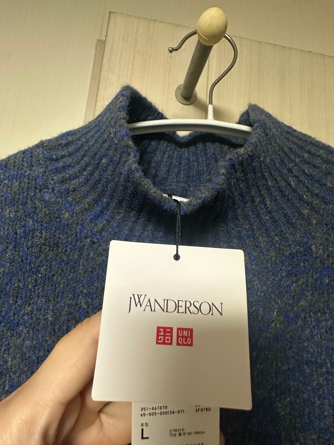 유니클로 jw앤더슨 수플레얀 모크넥니트 상품이미지2