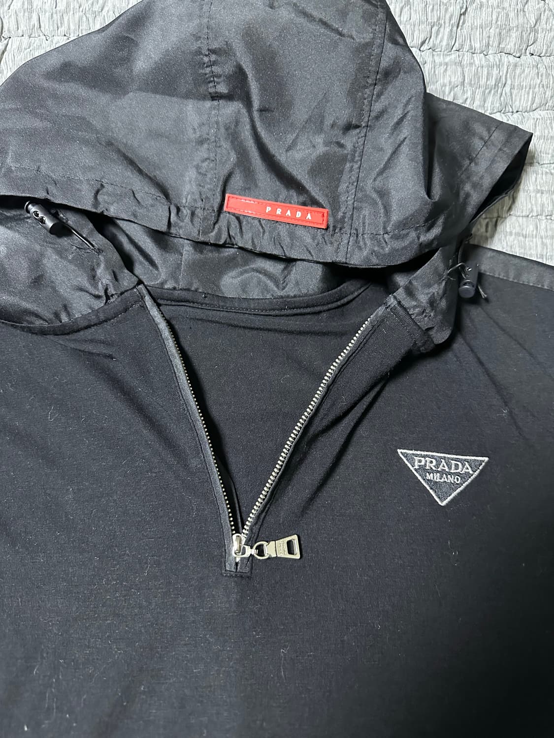 프라다 블랙 후드티 상품이미지3