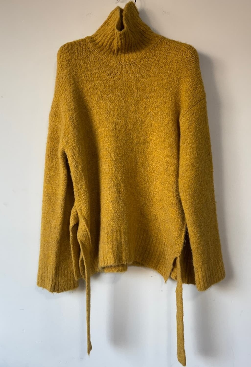 럭키슈에뜨 머스타드 목폴라 울 니트 상품이미지1