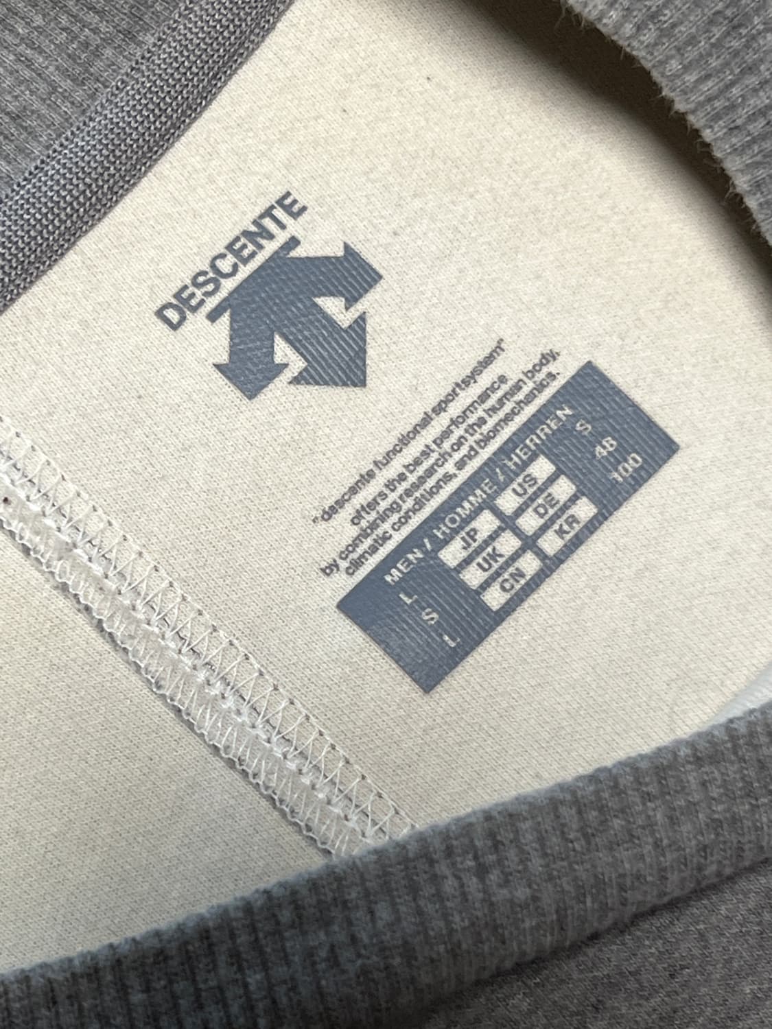 데상트 맨투맨 M 그레이 상품이미지2