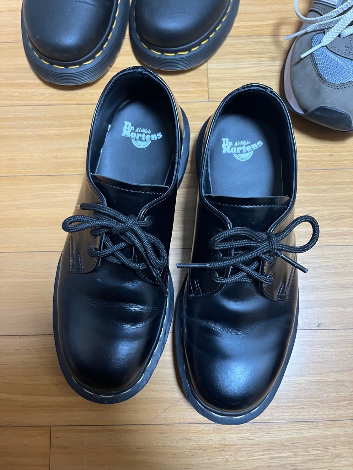 닥터마틴 1461 화이트 스티치 240 상품이미지2