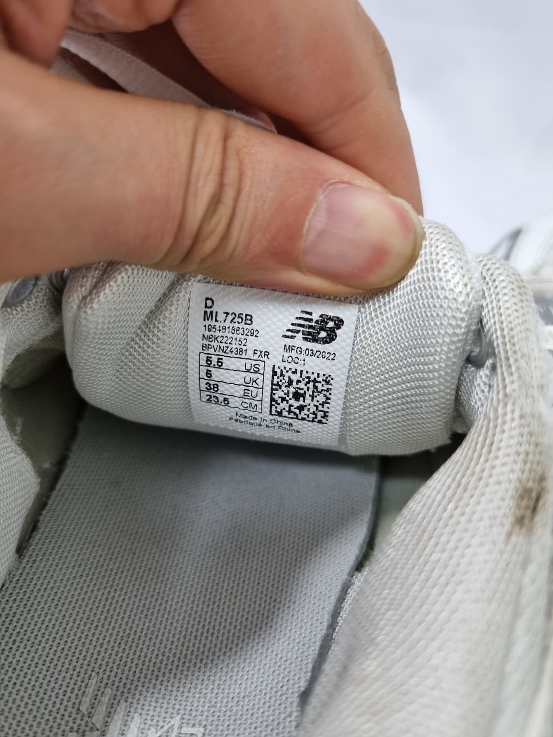 235 뉴발란스 725 실버 스니커즈 상품이미지8