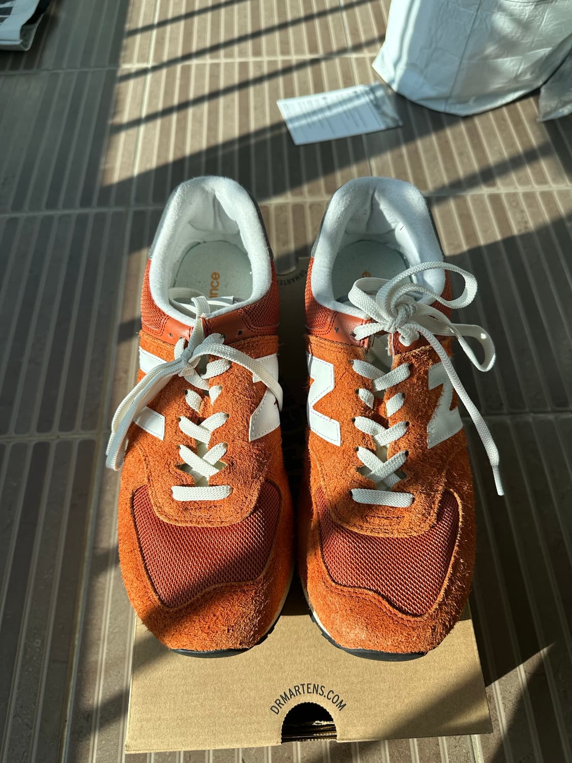 뉴발란스 574 헤리티지 오렌지 버스트 화이트 275 사이즈 상품이미지1