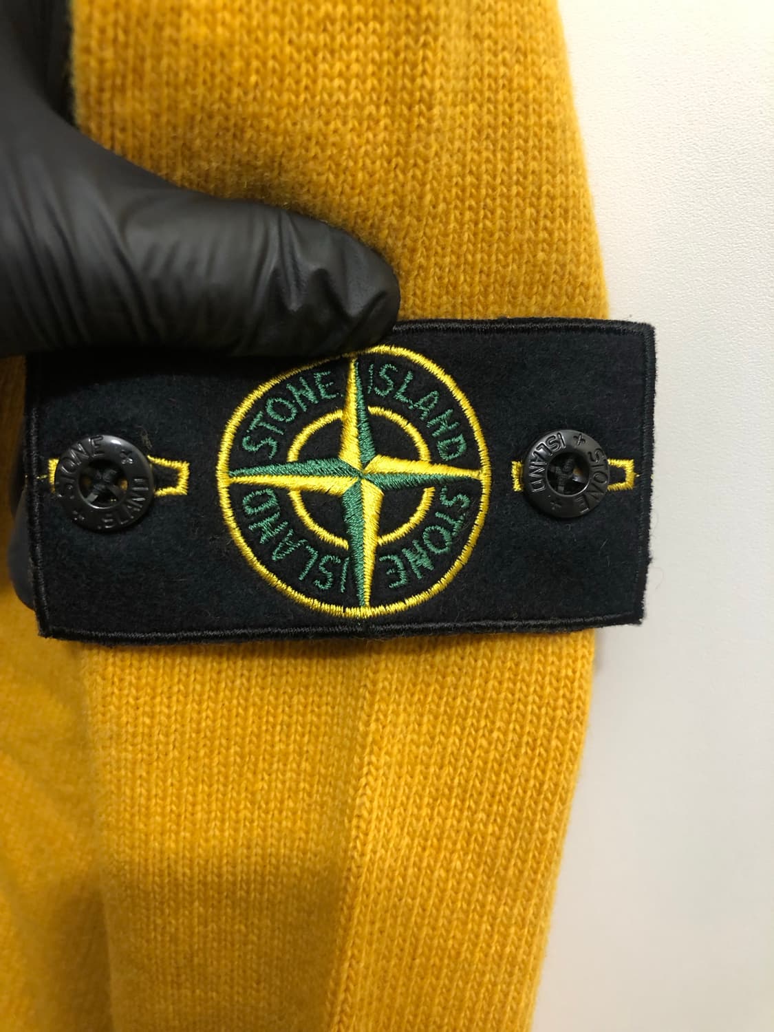 스톤아일랜드 10주년 모크넥 램스울 니트 옐로우 상품이미지3