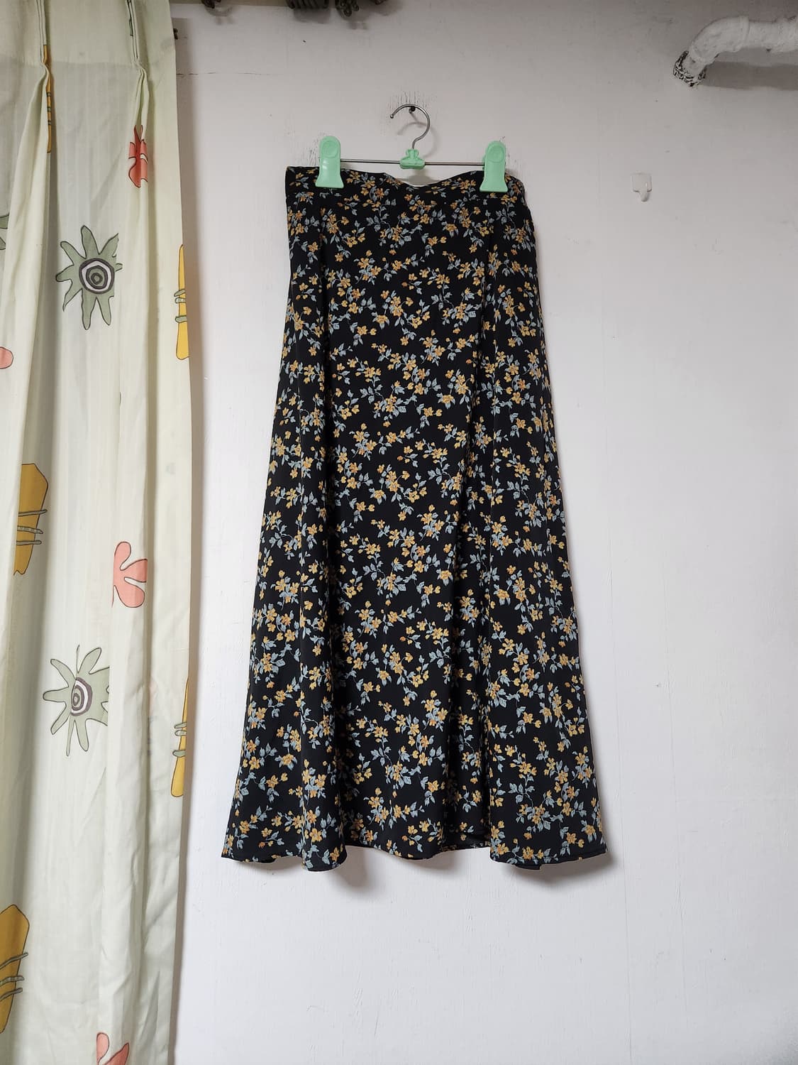 잔꽃 패턴 롱 스커트 블랙 플레어 스커트 상품이미지1