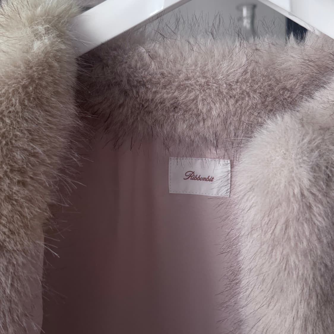 Ribbonbit 리본빛 제이드 퍼코트 아이보리 Jade Fur Coat 상품이미지5