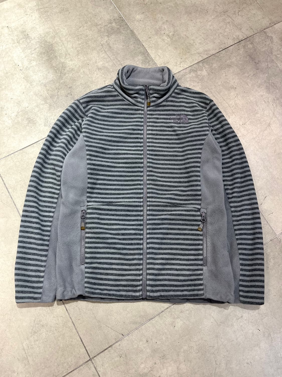 노스페이스 그레이 스트라이프 후리스 자켓 상품이미지1