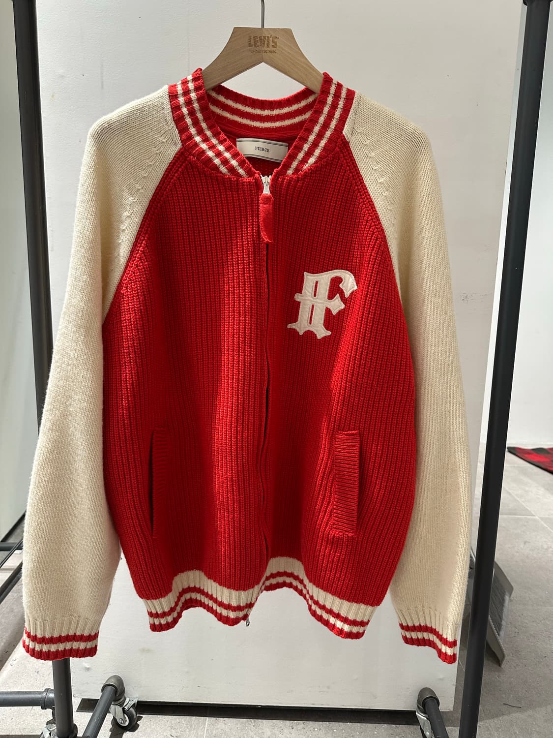 블랙아웃 피어스 램스울 가디건 L 상품이미지1