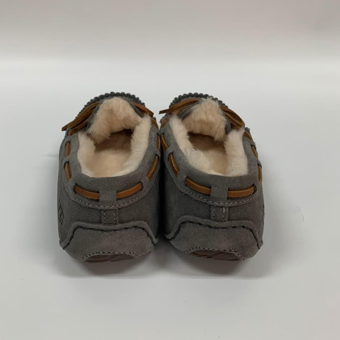 UGG 다코타 양털 모카신 그레이 220 상품이미지2