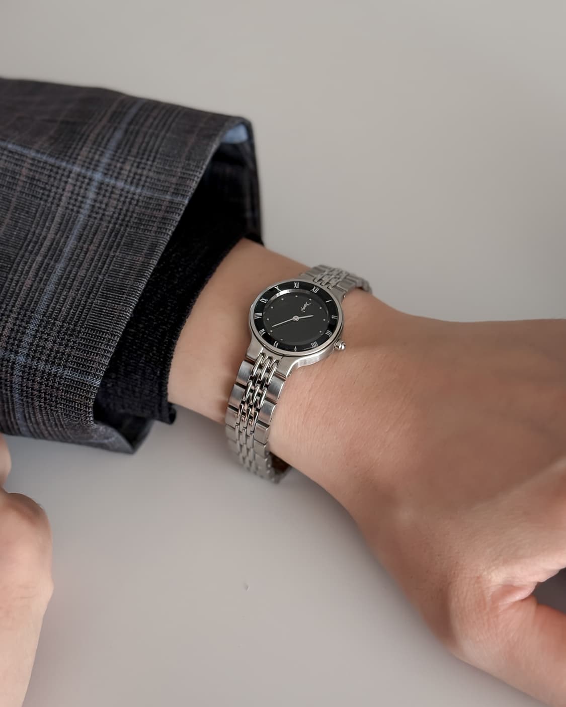 입생로랑 라운드 풀메탈 시계 상품이미지4