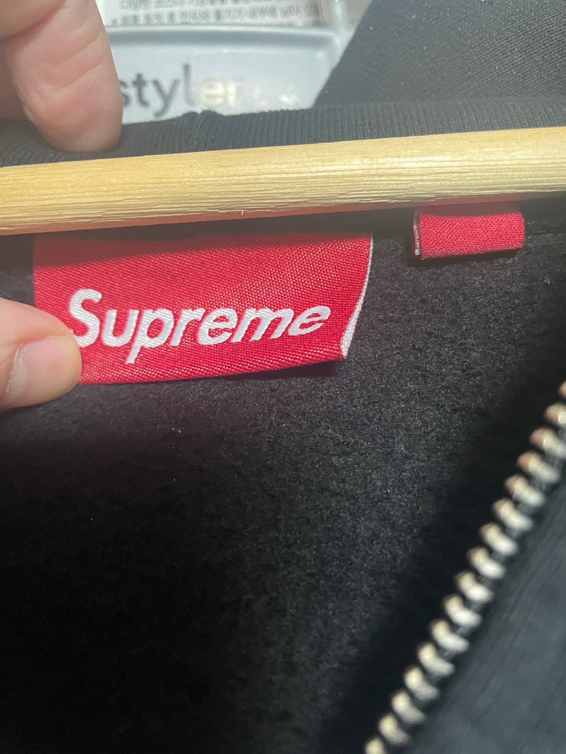 슈프림 x 데미안 허스트 집업 후드 스웨트셔츠 블랙 - 25SS 상품이미지5