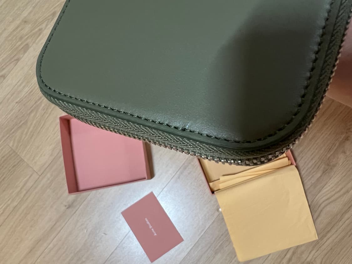 아크네스튜디오 가죽 반지갑 새상품 상품이미지7