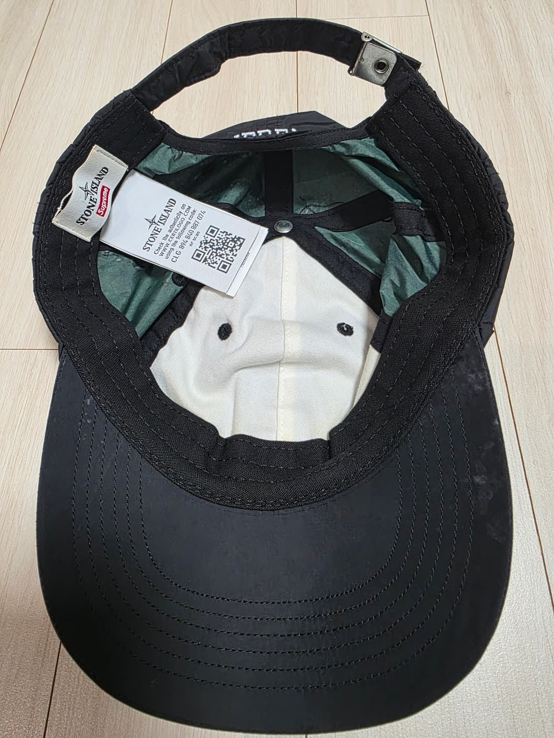 슈프림x스톤아일랜드 페인티드 카모 나일론 캡 블랙 상품이미지3