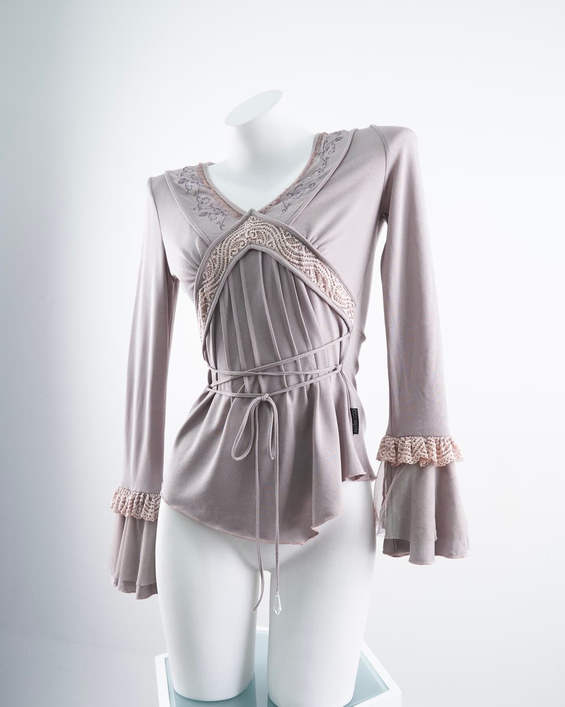 Ozz Oneste 스트랩 레이스 디테일 긴팔슬리브리스 상품이미지3