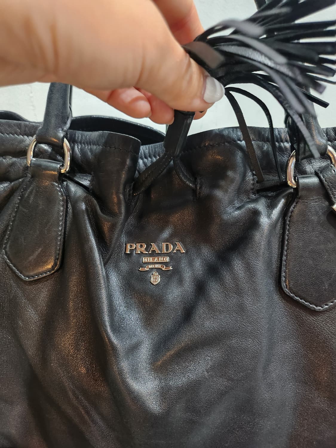 프라다 블랙 레더 토트백 정품 상품이미지4