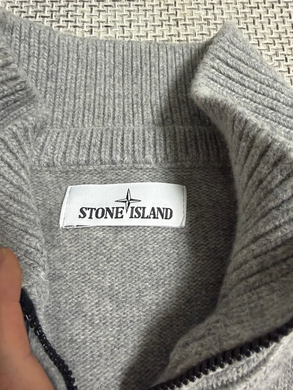 백화점판 스톤아일랜드 램스울 니트 반집업 M 상품이미지3