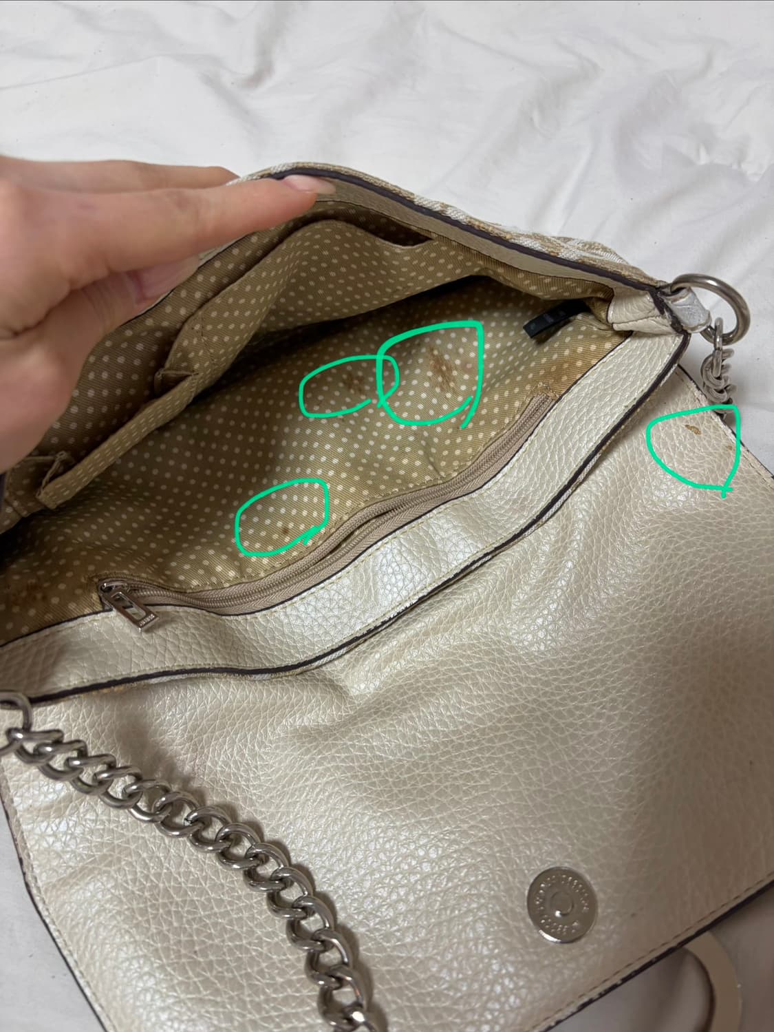 게스 베이지 로고 버클 체인백 상품이미지4