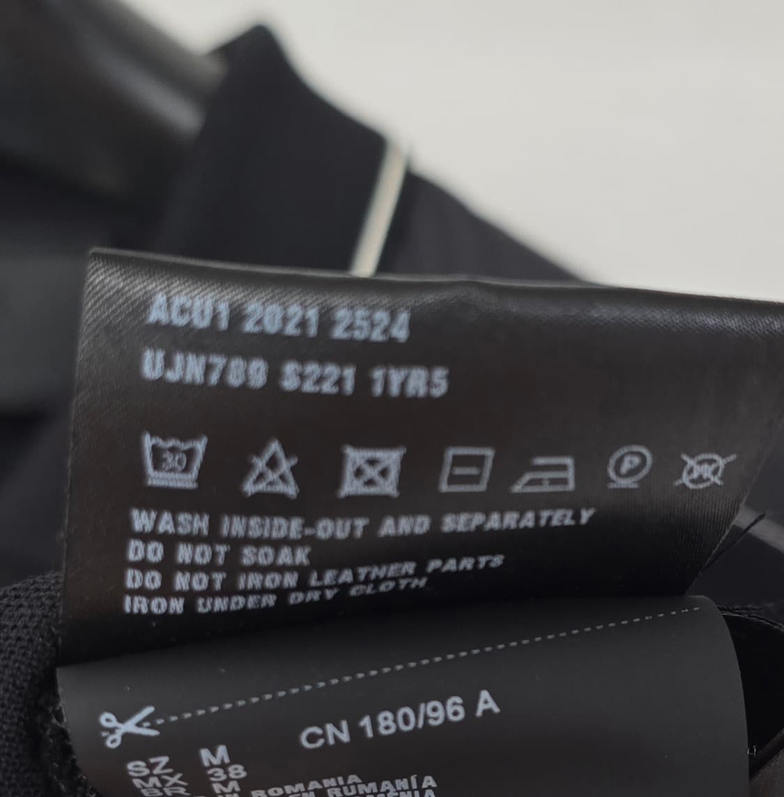 프라다 삼각로고 카라 반팔 티셔츠 m사이즈 105 110 판매 상품이미지4