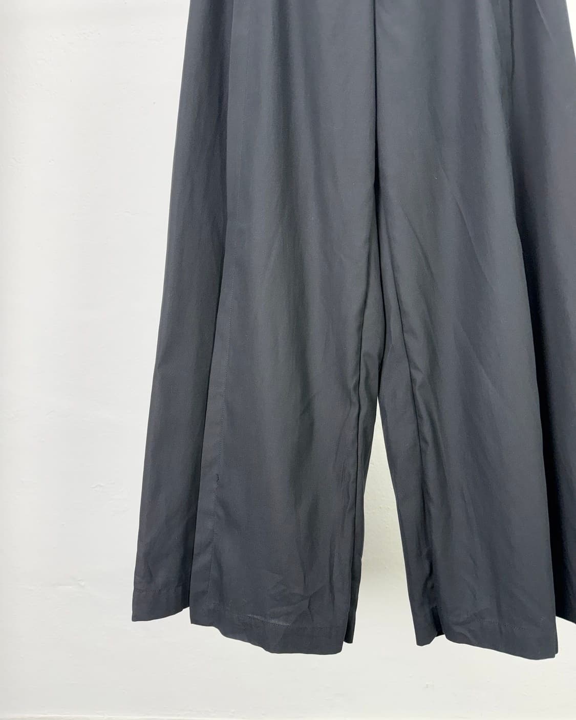 네헤라 블랙 컷팅 콤비 와이드 퀼로트 팬츠 상품이미지4