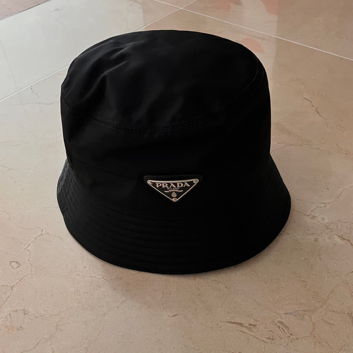 프라다 리나일론 버킷햇 L 상품이미지1