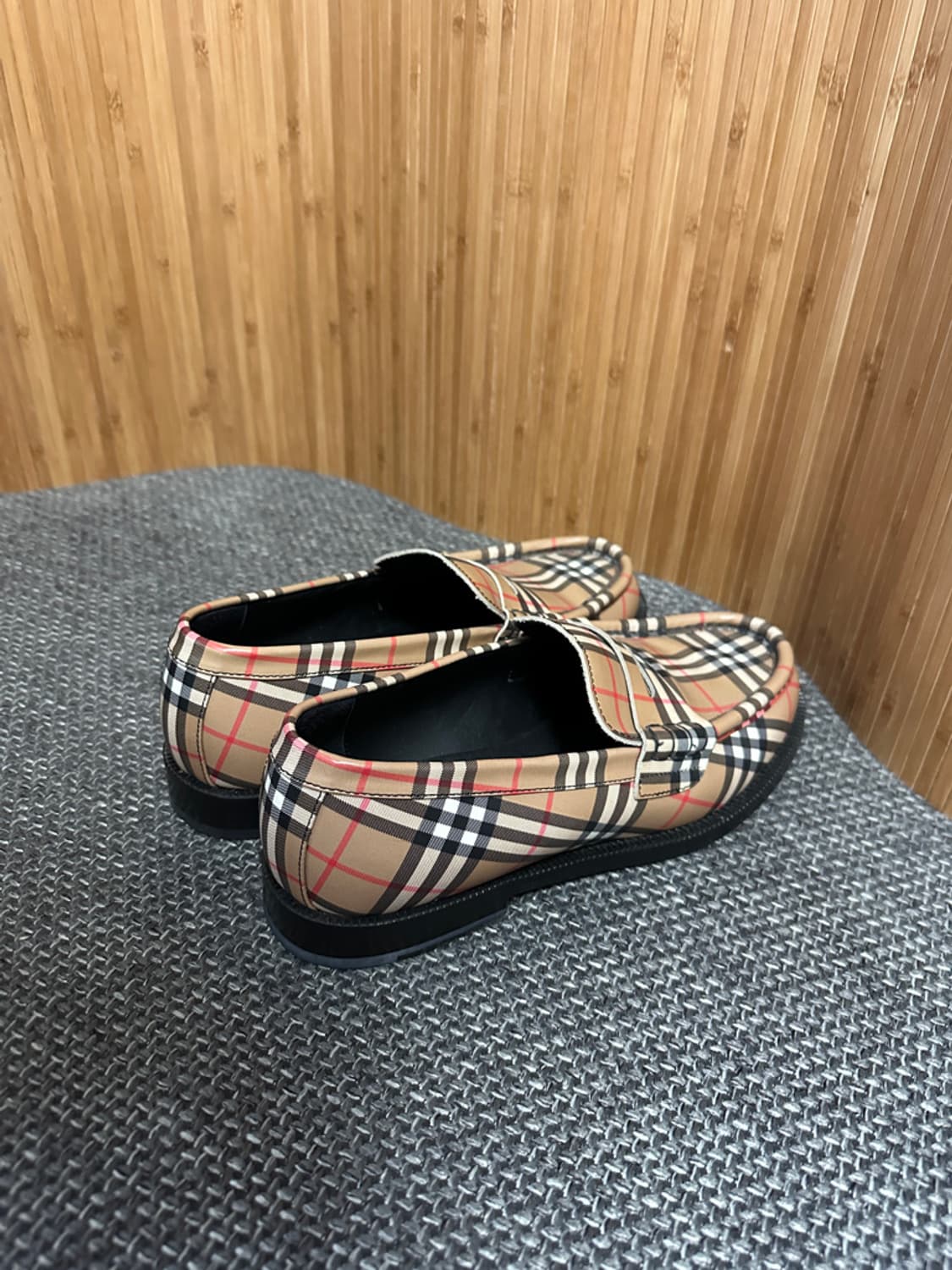 고샤 루브친스키 x 버버리 남성 아카이브 체크 플랫 로퍼 상품이미지4