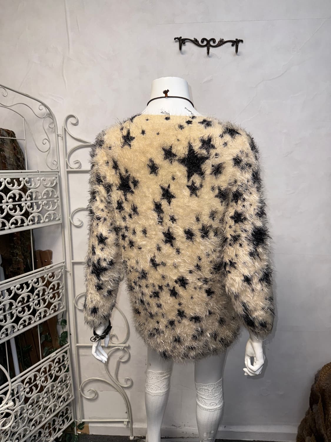 Beige black grunge star fur knit 상품이미지2