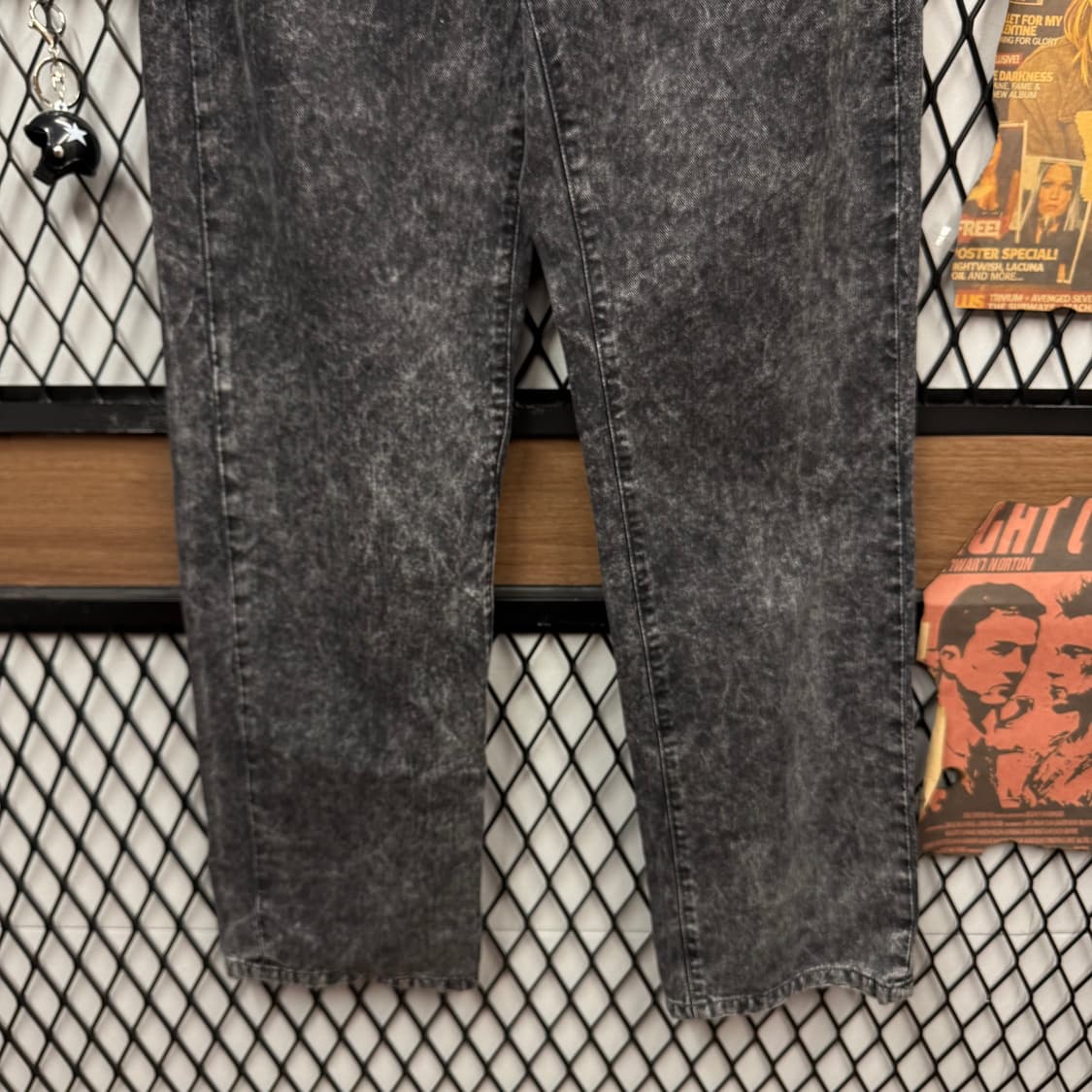 칼하트 윕 녹섬 데님 팬츠 후면 로고 포인트 흑청 상품이미지4