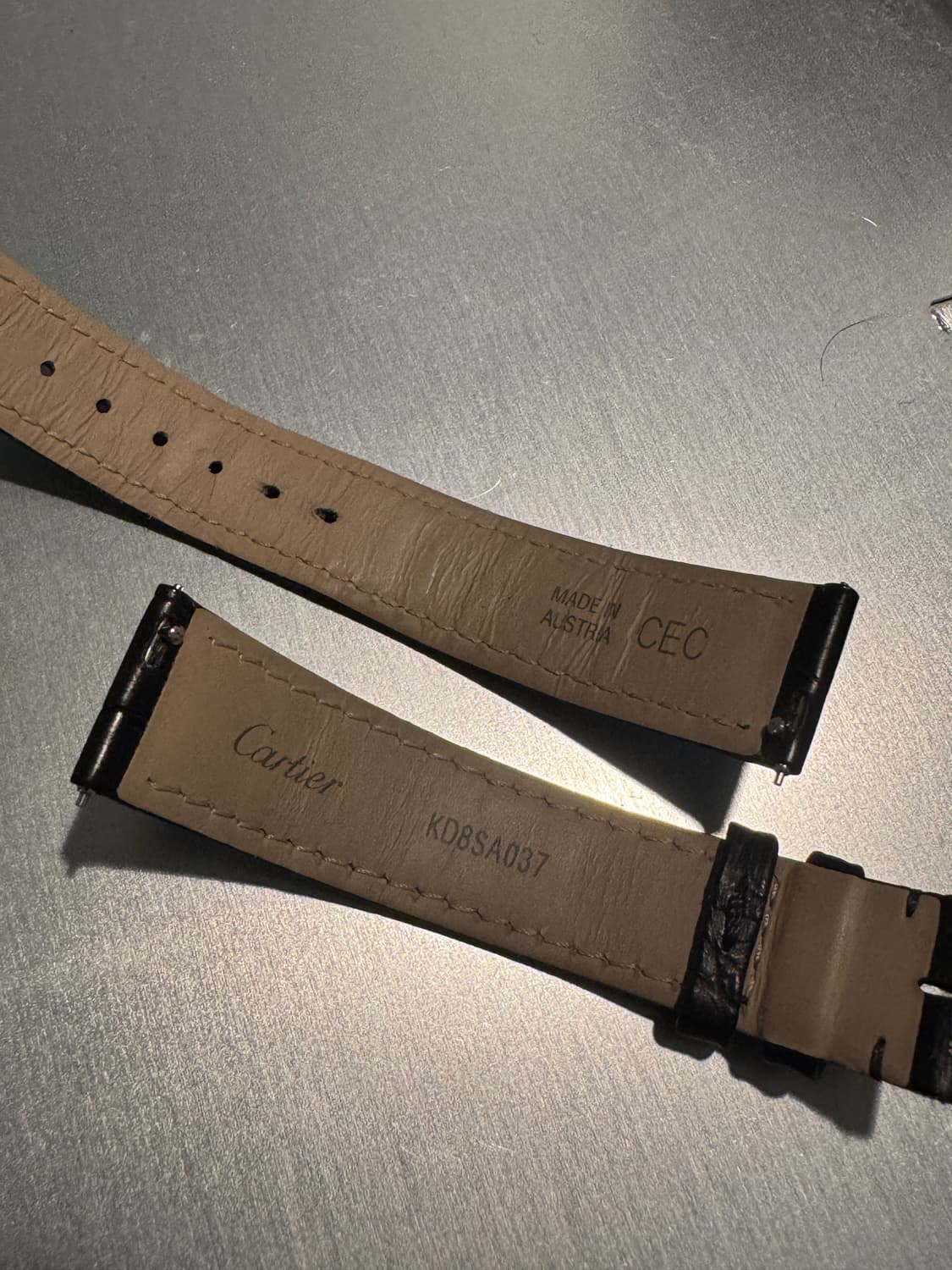 까르띠에 탱크 루이 스몰 블랙 스트랩 (유광블랙) 정품 상품이미지3